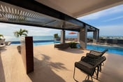 Luxury 1bd ocean view, steps from beach & 5av