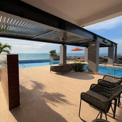 Luxury 1bd ocean view, steps from beach & 5av