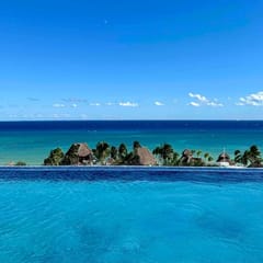 Luxury 2bd, Steps from the Ocean, Premier Location