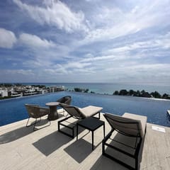Nuevo con piscina privada a pasos del mar y 5ta
