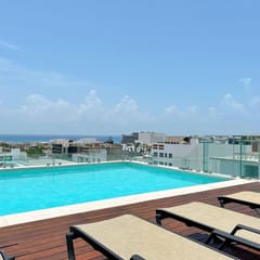Spacious 1BD steps from 5th avenue and the beach