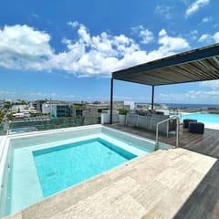 Modern Studio Rooftop Pool Walk to 5th Ave & Beach