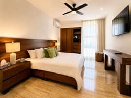 Elegant 2BR/2BA spacious | Pool, Balcony & Style - Imagen 3