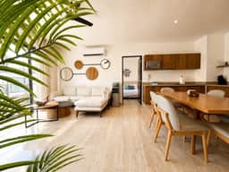 Elegant 2BR/2BA spacious | Pool, Balcony & Style - Imagen 2