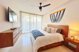 Luxury 2bd, Steps from the Ocean, Premier Location - Image 5