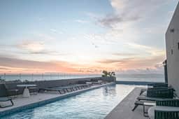 New exceptional 1BR one block to the beach - Image 2