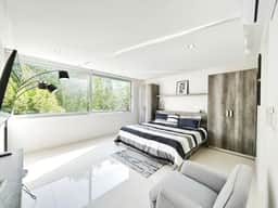 Spacious 1BD steps from 5th avenue and the beach - Image 2