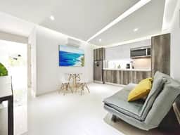 Spacious 1BD steps from 5th avenue and the beach - Image 3