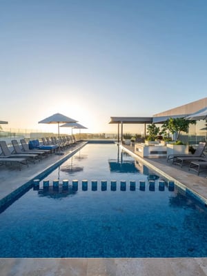 Rooftop Pool & Sky Bar