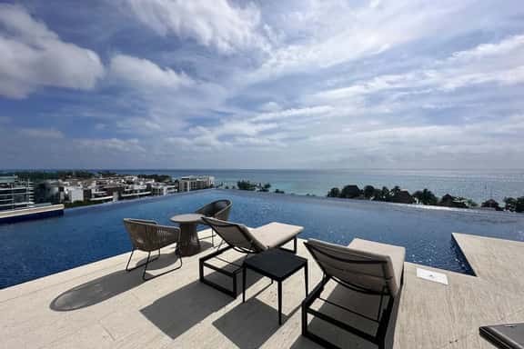 Nuevo con piscina privada a pasos del mar y 5ta - Image 1