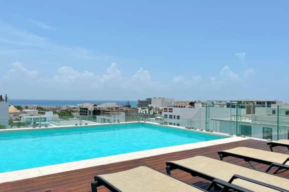 Spacious 1BD steps from 5th avenue and the beach - Image 1