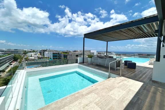 Modern Studio Rooftop Pool Walk to 5th Ave & Beach - Image 1
