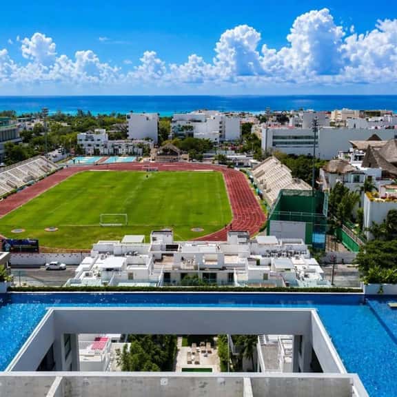 Elegant 2BR/2BA spacious | Pool, Balcony & Style - Imagen 1