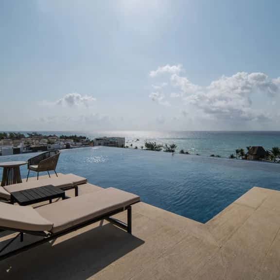 Exclusive 2bd private pool 1 block from the beach - Imagen 1