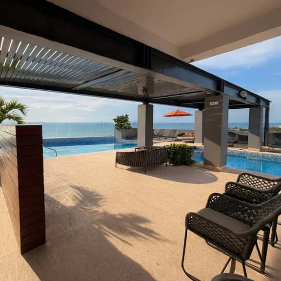 Luxury 1bd ocean view, steps from beach & 5av - Image 1