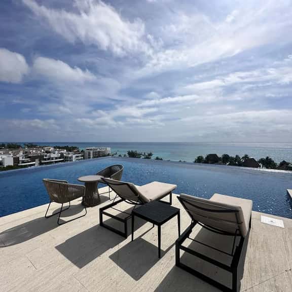 Nuevo con piscina privada a pasos del mar y 5ta - Image 1