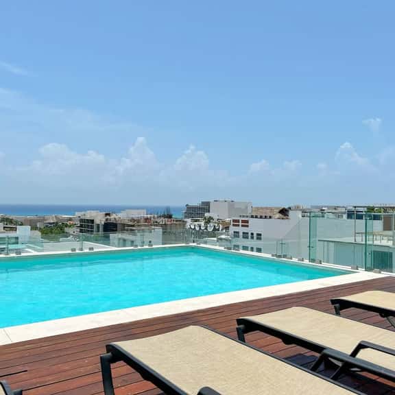 Spacious 1BD steps from 5th avenue and the beach - Image 1