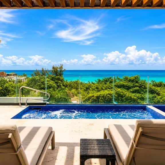Spacious 1BR • Rooftop Pool • steps to Beach 38st - Image 1