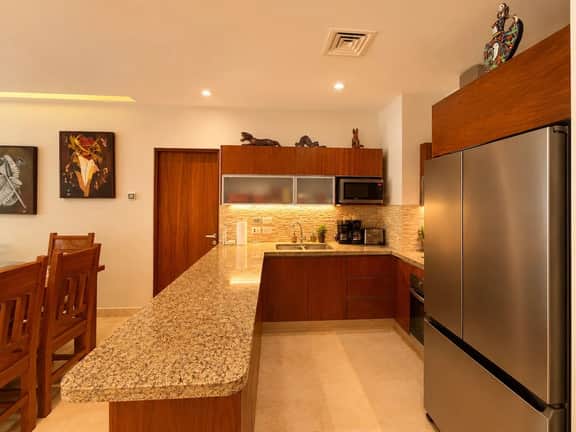 2 Bdr Best location 38 street steps to the beach - Image 3