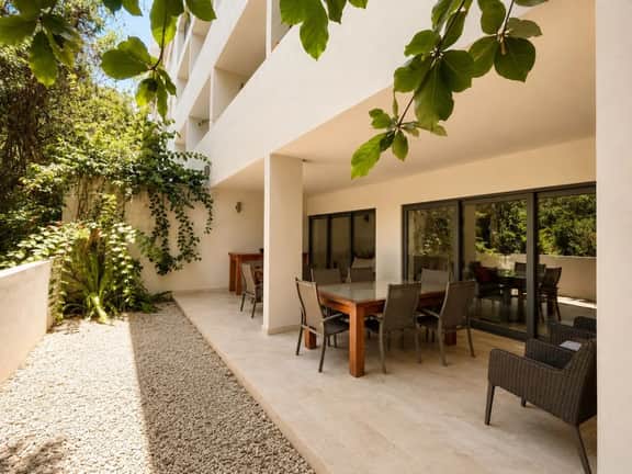 2 Bdr Best location 38 street steps to the beach - Image 4