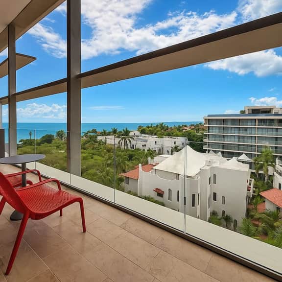Luxury 1bd ocean view, steps from beach & 5av - Imagen 2