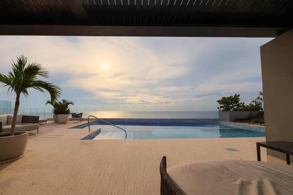 Luxury 1bd ocean view, steps from beach & 5av - Imagen 4
