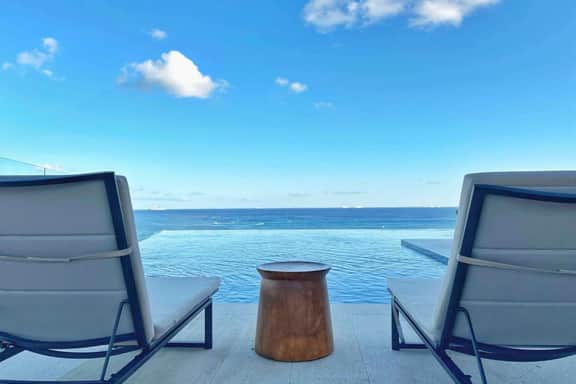 Luxury 2bd, Steps from the Ocean, Premier Location - Image 2