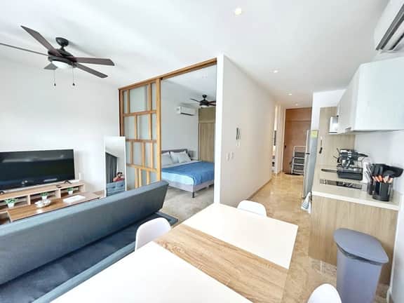 Modern 1BR • Pool + Rooftop • Prime location - Imagen 2