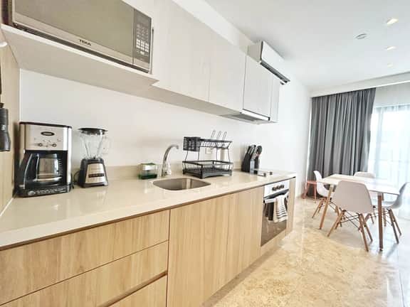Modern 1BR • Pool + Rooftop • Prime location - Imagen 4