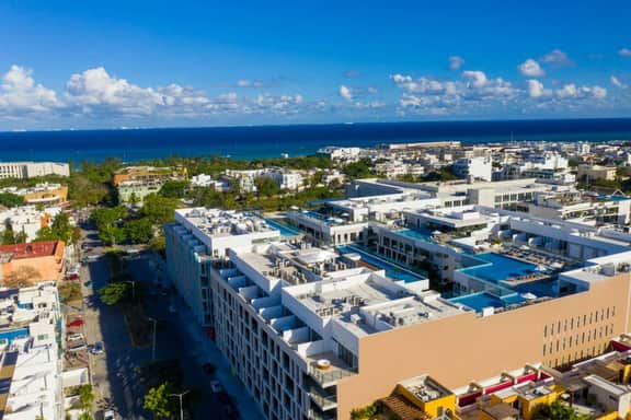 Modern 1BR • Pool + Rooftop • Prime location - Imagen 5
