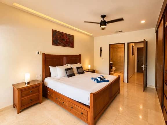Spacious 1BR • Rooftop Pool • steps to Beach 38st - Image 4