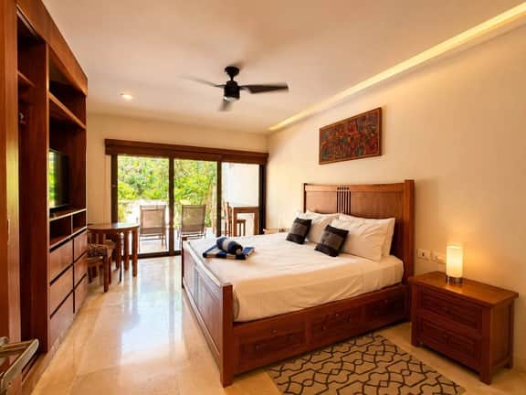 Spacious 1BR • Rooftop Pool • steps to Beach 38st - Image 5