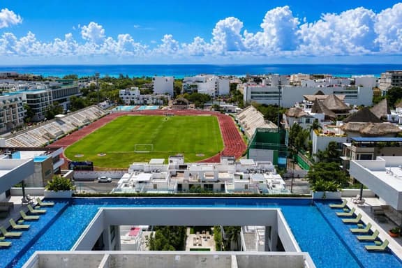 Elegant 2BR/2BA spacious | Pool, Balcony & Style - Imagen 1