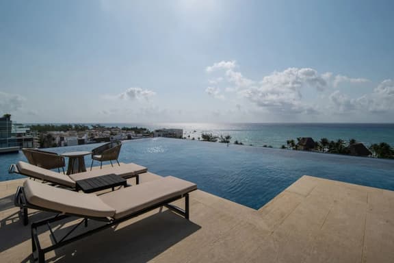 Exclusive 2bd private pool 1 block from the beach - Imagen 1