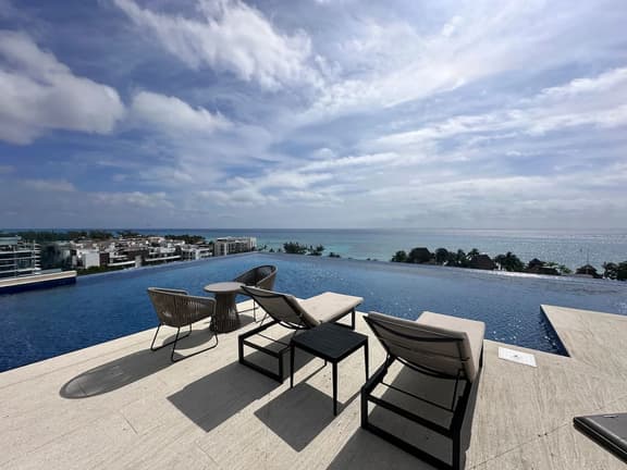 Nuevo con piscina privada a pasos del mar y 5ta - Image 1