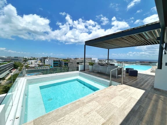 Modern Studio Rooftop Pool Walk to 5th Ave & Beach - Image 1